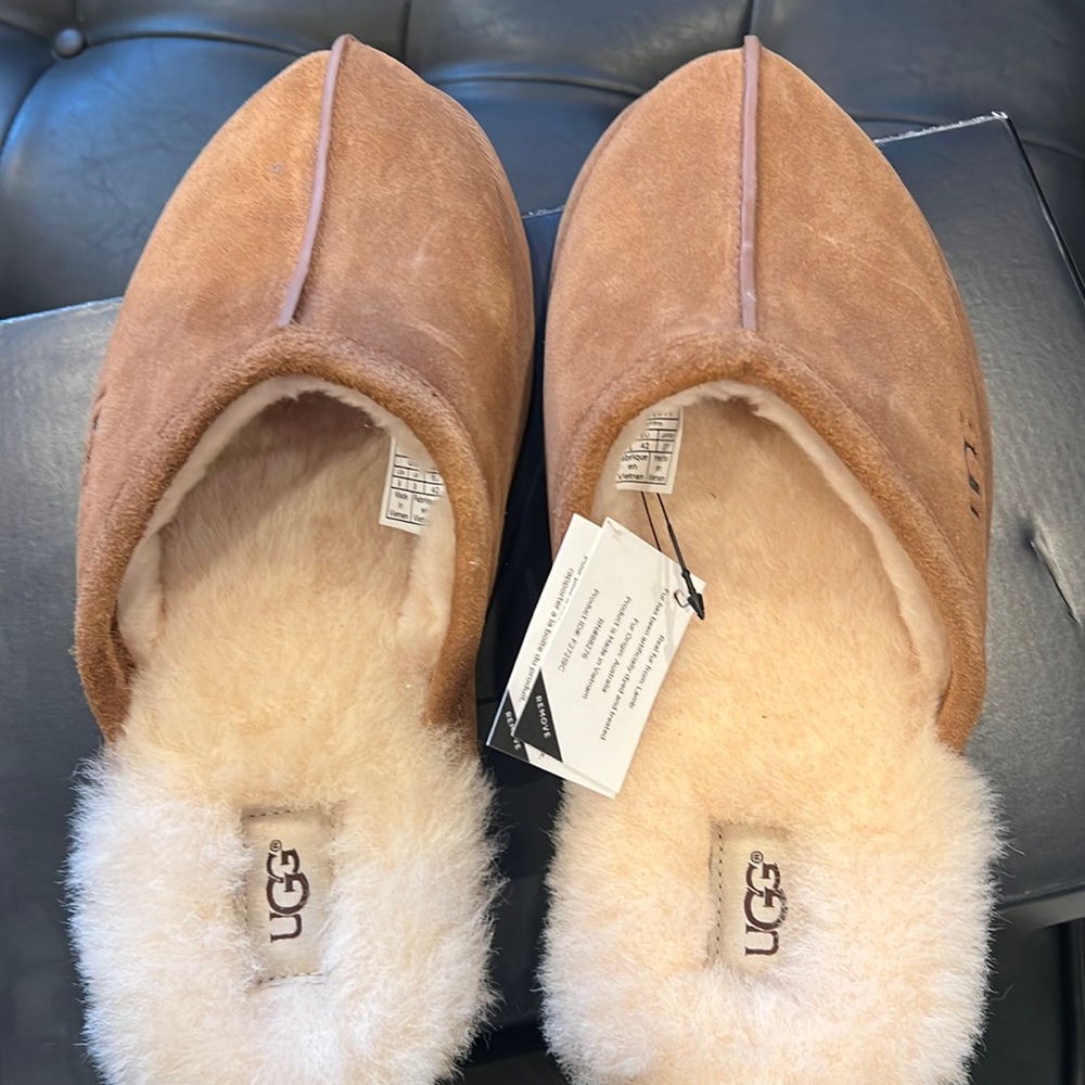 NWT Men’s Ugg Slippers
